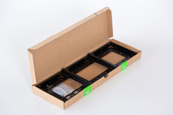 Loxone Montagerahmen 3-fach Anthrazit – Bild 7